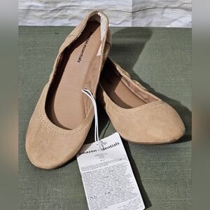 Amazon Essentials Women's Beige Ballet Flats
